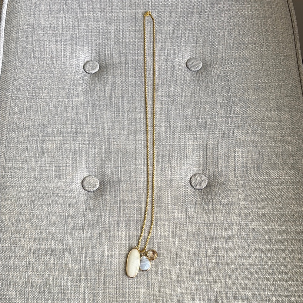 Elegant Gold and White Pendant Necklace